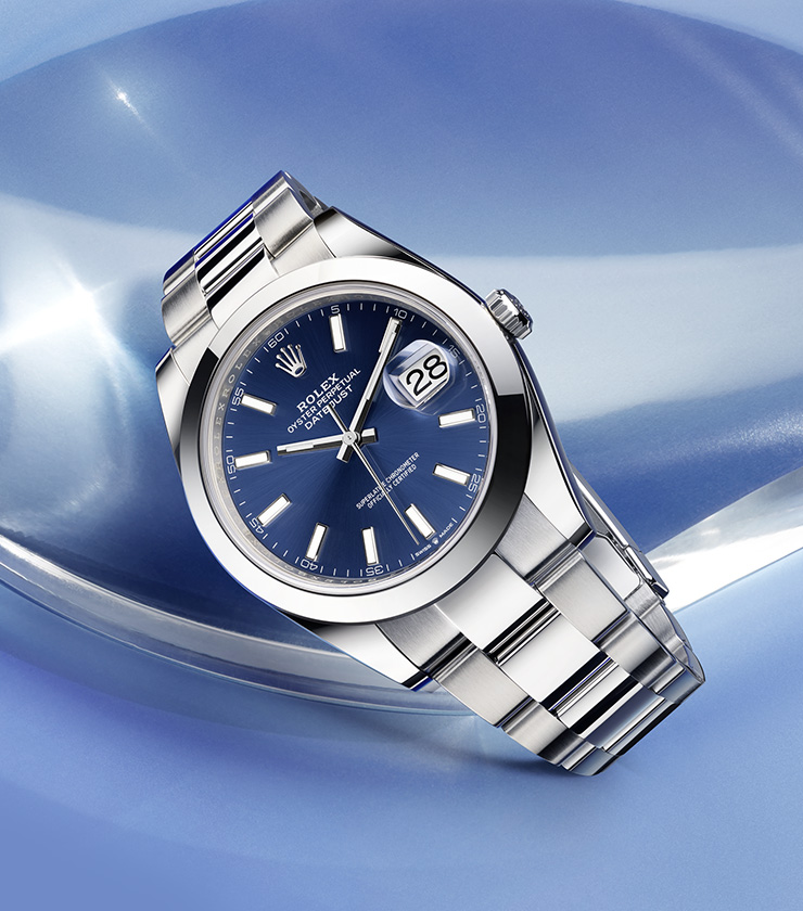 The Datejust has a jubilee bracelet.